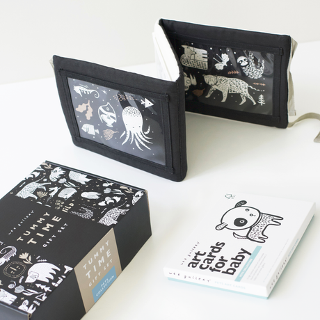 Baby Tummy Time Gallery Gift Set with Contrast Flash Cards