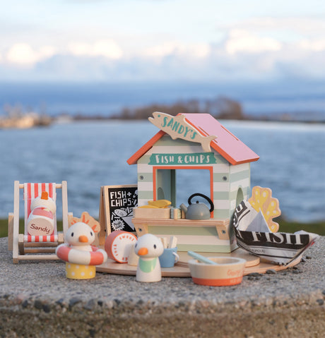 Tender Leaf Sandy's Beach Hut Play Set