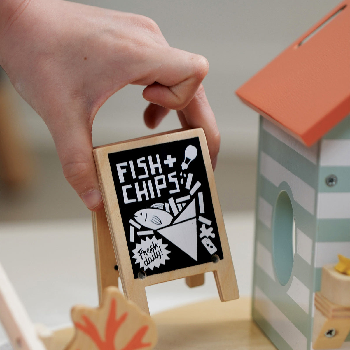 Tender Leaf Sandy's Beach Hut Play Set