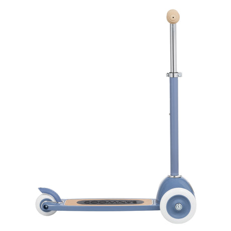 Banwood kids scooter in blue with adjustable handlebar, wooden deck, and three white wheels on white background.