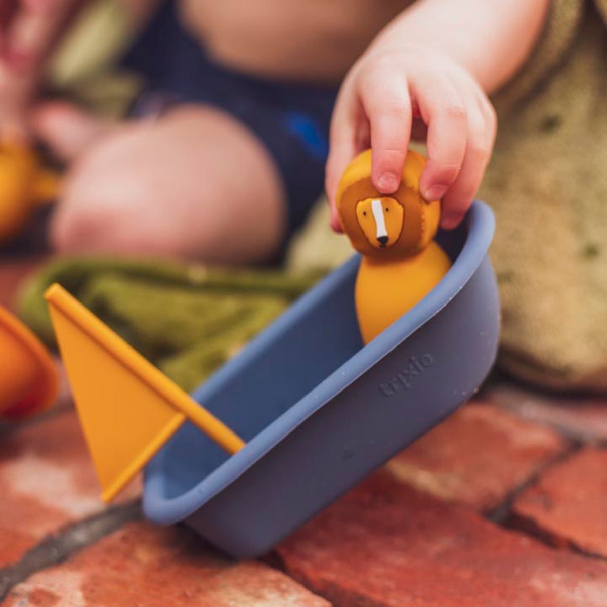 Bath Toy Sailboat - Mr. Lion