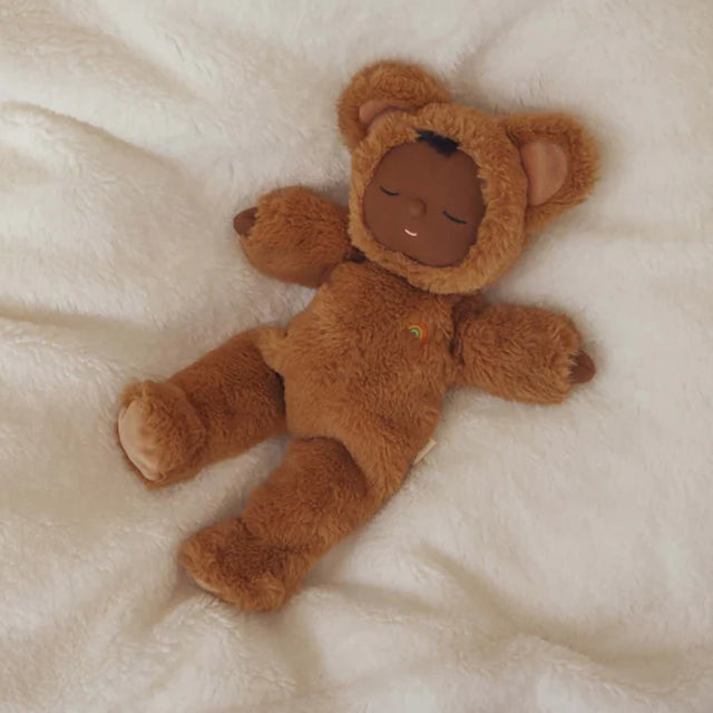 Olli Ella Cozy Dinkum Teddy Mini Caramel doll sleeping on a soft white blanket.