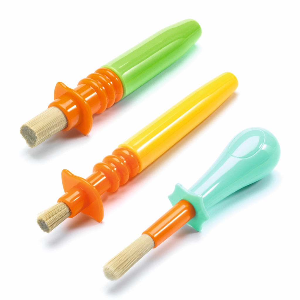 A set with uniquely shaped, easy-to-hold brushes designed for young children to explore different painting techniques.