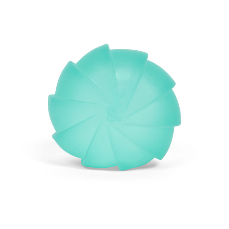 Turquoise silicone lid with spiral design, embossed “S.” at the center. It’s set against a clean, white background, conveying a modern, minimalist tone.