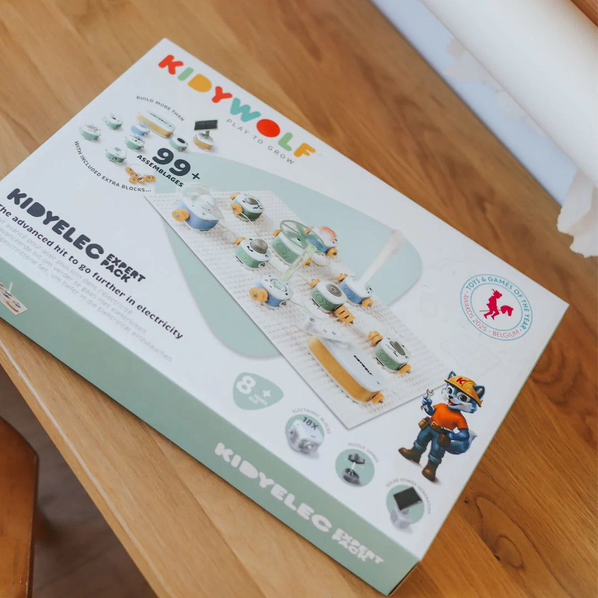 Box for the Kidyelec Expert Pack electricity kit by Kidywolf, sitting on a wooden surface.