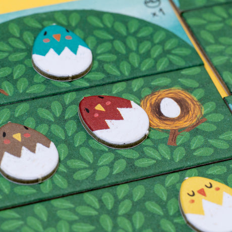 Colorful Londji Piu Piu board game tiles featuring illustrated birds in cracked eggshells on a green leaf background.