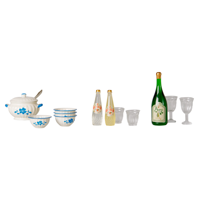Maileg miniature mouse soup set with a tureen, floral bowls, lemonade bottles, and toy wine glasses.