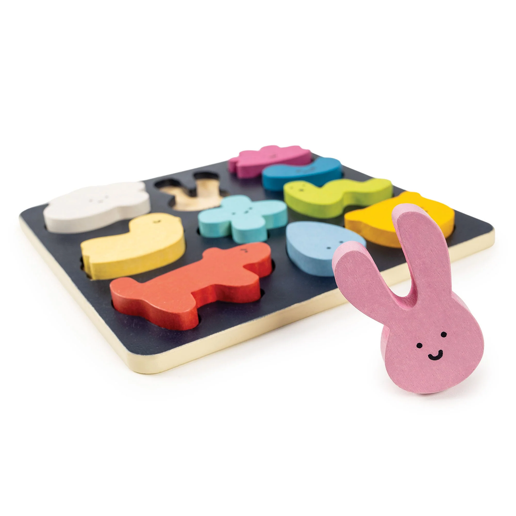 A creative set designed for children to explore emotions and expressions by arranging colorful pieces on a board, helping to develop emotional awareness and creativity.