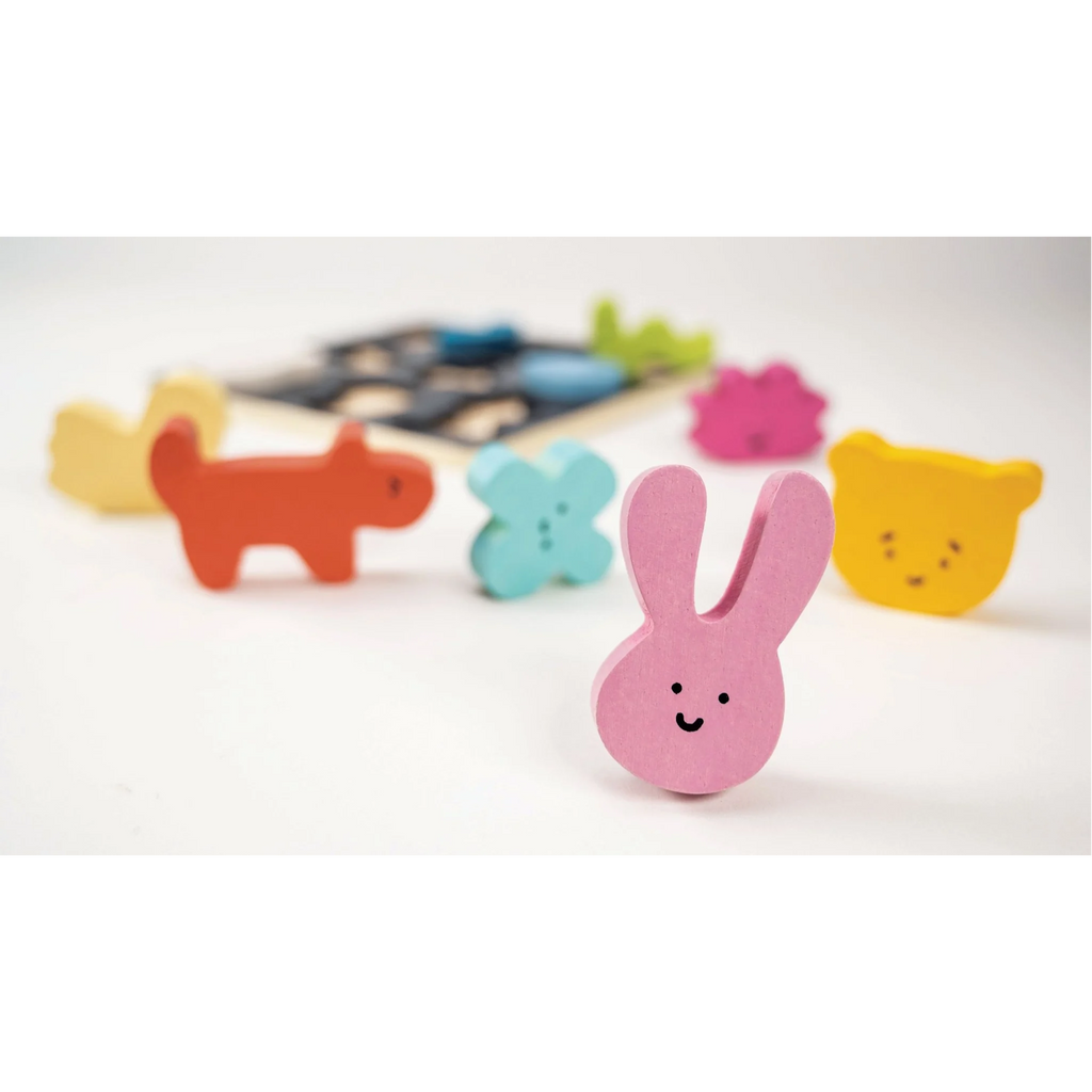 A creative set designed for children to explore emotions and expressions by arranging colorful pieces on a board, helping to develop emotional awareness and creativity.
