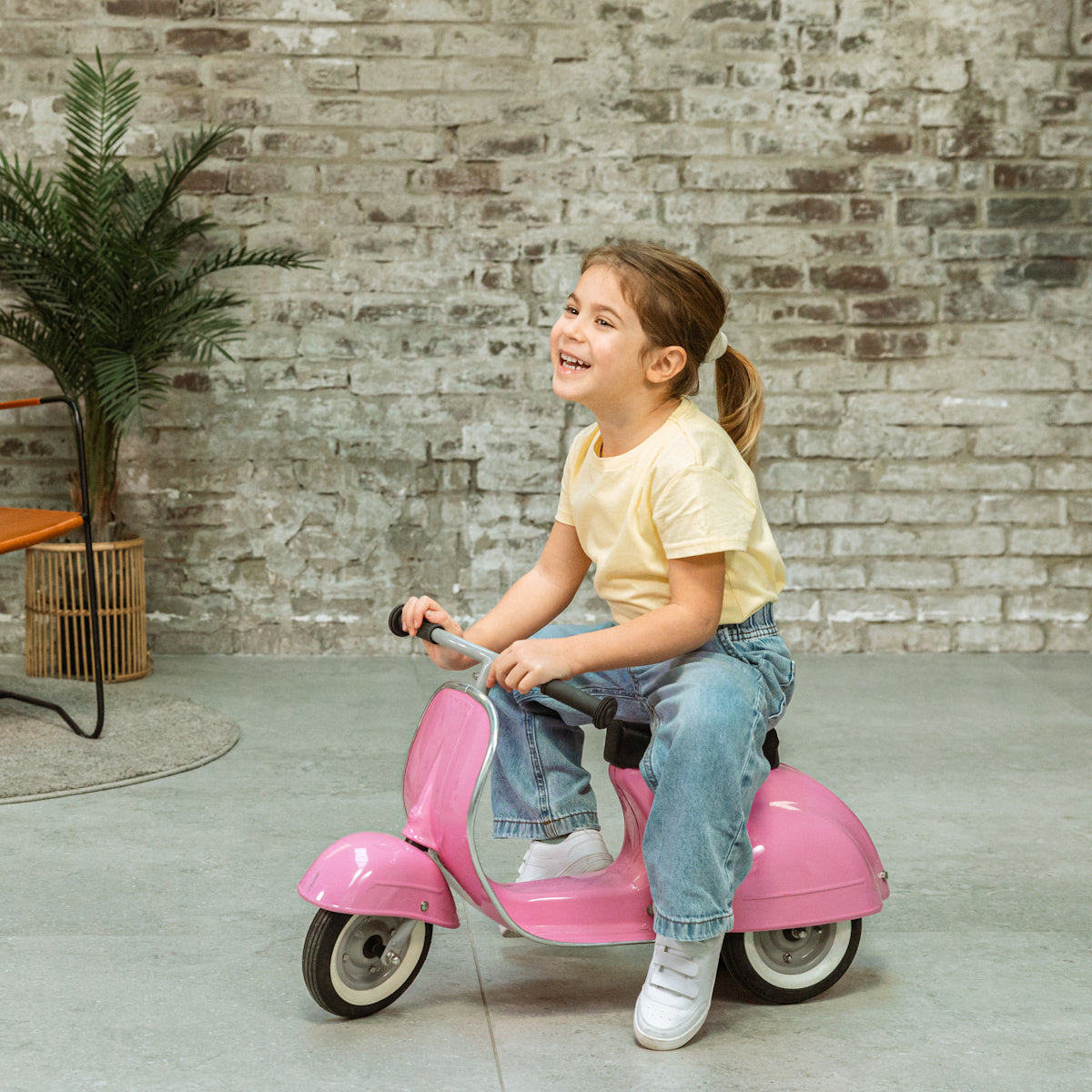 Primo Classic Italian Ride On Scooter - Pink