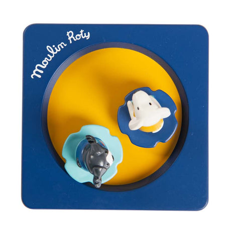 Moulin Roty Puce and Pilou magnetic musical box seen from above with two dancing animal figures.