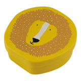 Yellow kids lunch box shaped like a lion's head, featuring a friendly face and a fluffy mane on the lid.